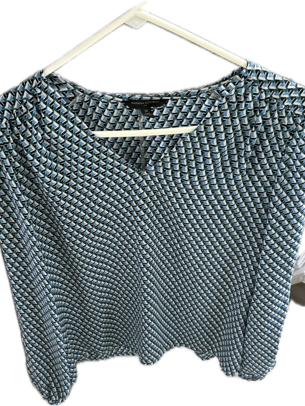Banana Republic Blue Geometric V-Neck Long Sleeve Blouse